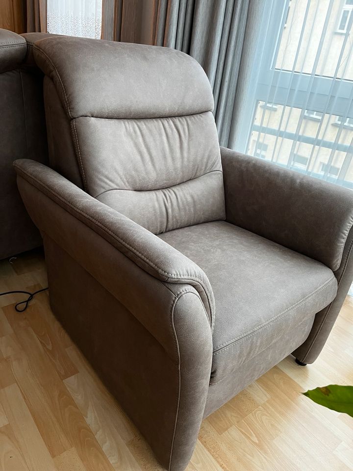 Sofa / 2- Sitzer + 1 Sessel in Bautzen