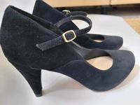 Pumps Velours Clarks Größe 39,5 UK 6 mit Riemchen Baden-Württemberg - Hilzingen Vorschau