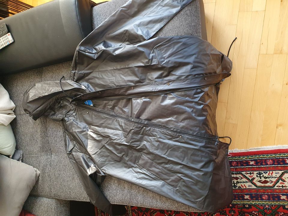 Adidas Regenjacke ORIGINALS Farbe: Schwarz  Gr.M Neu! Pr.40€VB in Berlin