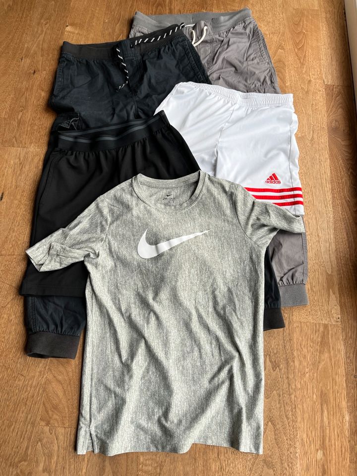 Set Jungen 152 / 158 Chino Sporthosen Adidas Nike Shirt in Lemgo