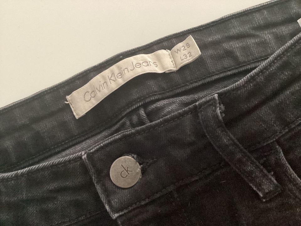 Calvin klein Jeans Hose schwarz Skinny Gr. 29/32 neuwertig in Besigheim