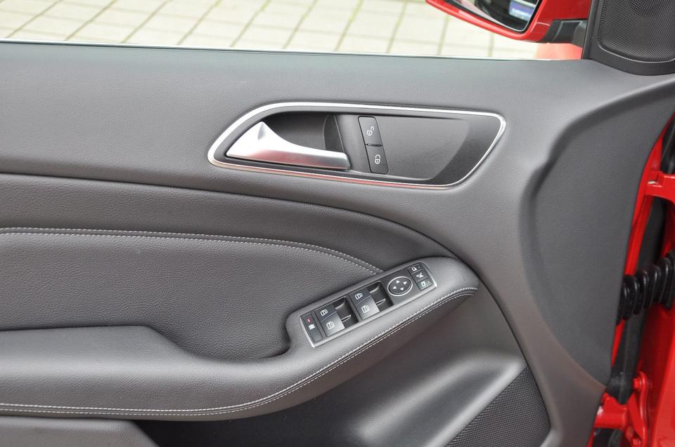 Mercedes-Benz B 250 CGI 7G-DCT LEDER-NAVI-LED-RKAM-KEYLESS GO in Teltow