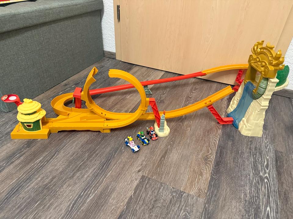 Hot Wheels Super Mario Dschungel-Königreich inkl. 4 Fahrzeuge in Krauchenwies