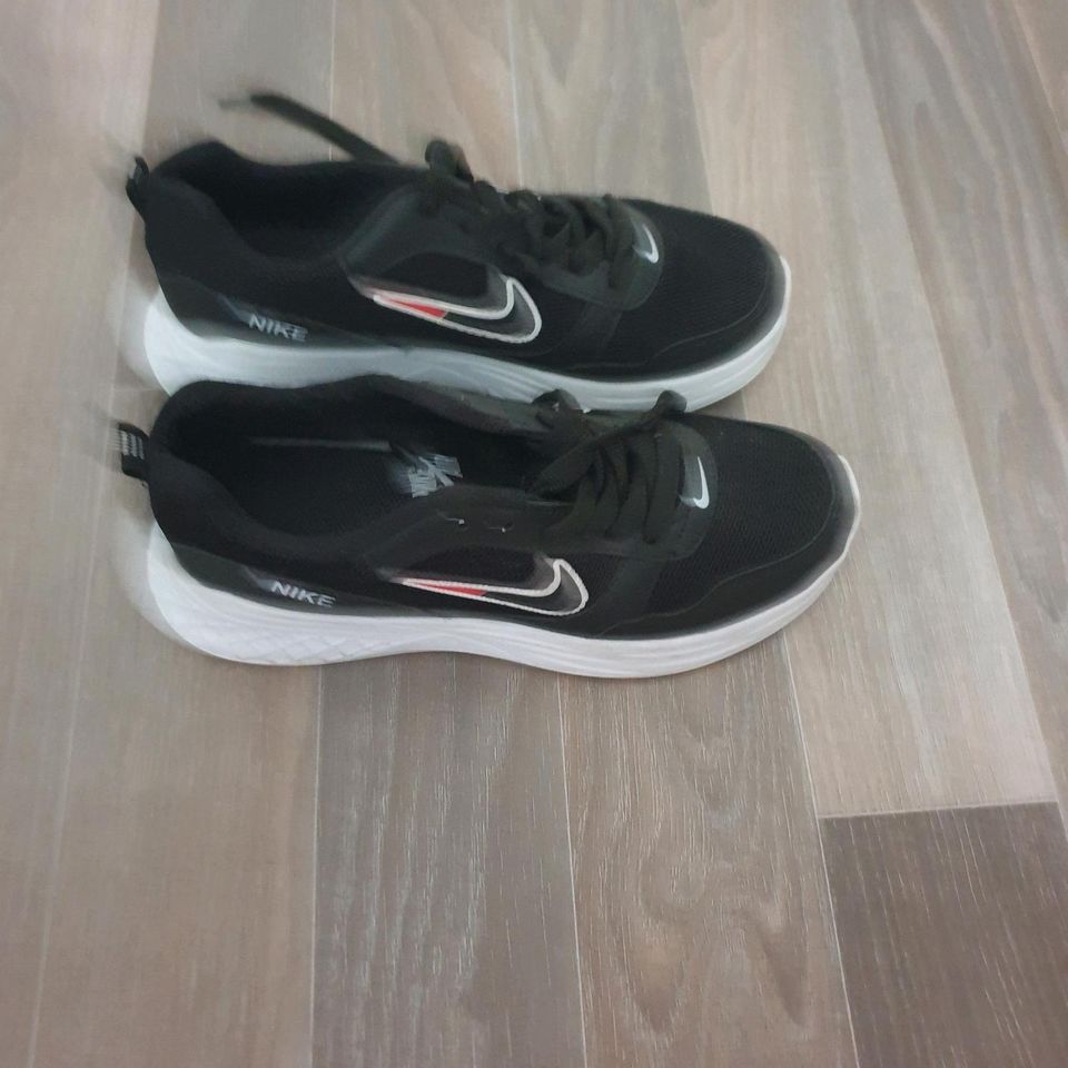 Nike Schuhe anzubieten 38 in Hannover