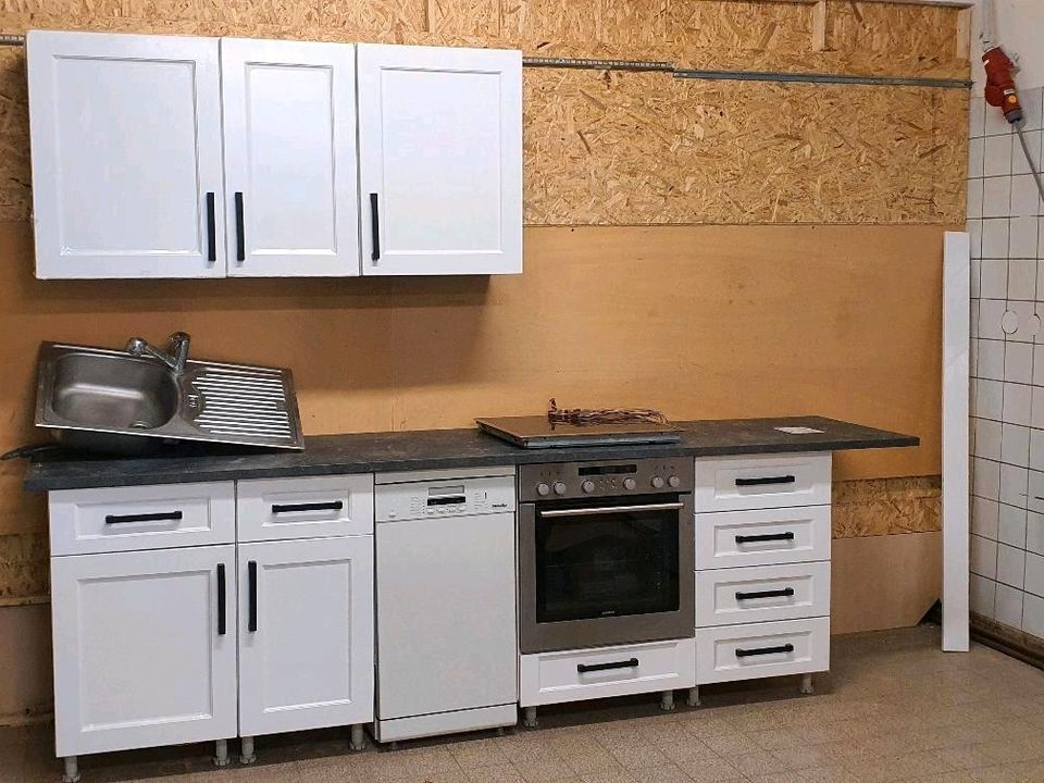 Küche Küchenzeile inkl E-Geräte in Homburg
