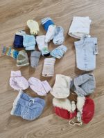 12 Söckchen, 3 Strumpfhosen, 4 Überzieher-Schuhe für Babys, Gr. 5 Dresden - Klotzsche Vorschau