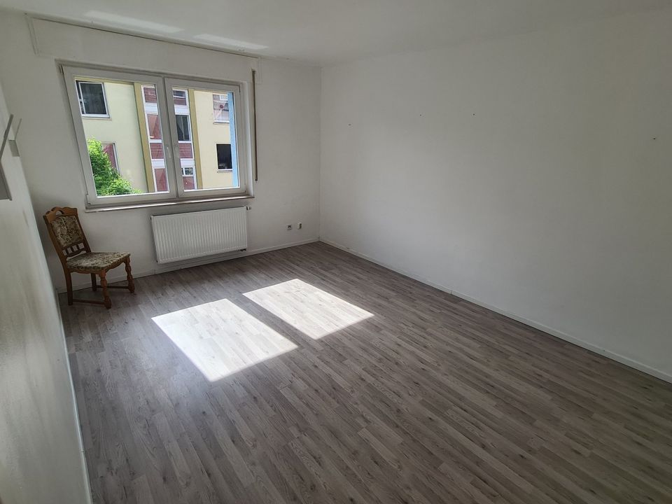 schöne gut geschnittene 2-Zimmer-Wohnung mit separater Küche in Gelsenkirchen