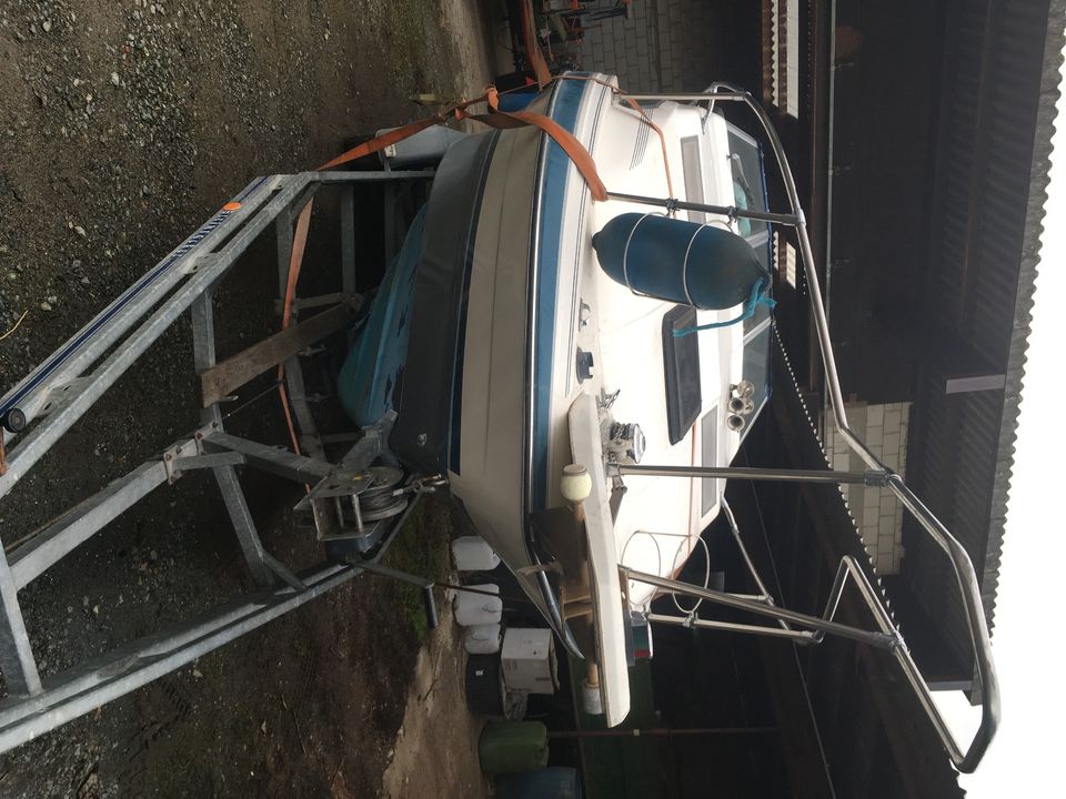 Motorboot Bayliner 2655 Sierra mit Trailer in Bensheim