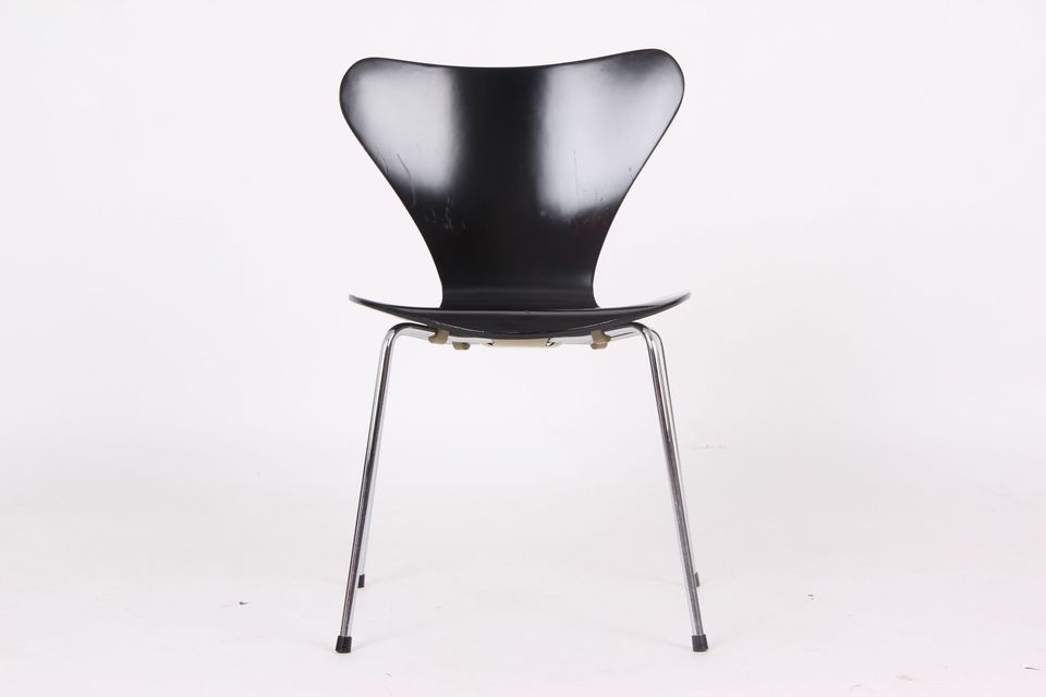 Arne Jacobsen 3107, 4 Stühle – schwarz Fritz Hansen in Harrislee