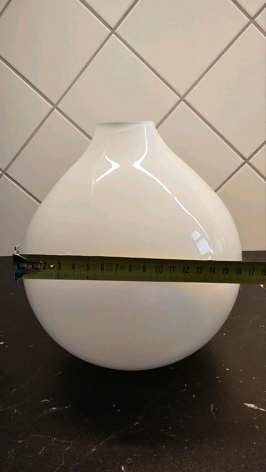 Weiße Vase ca. 24x16 cm in Berlin