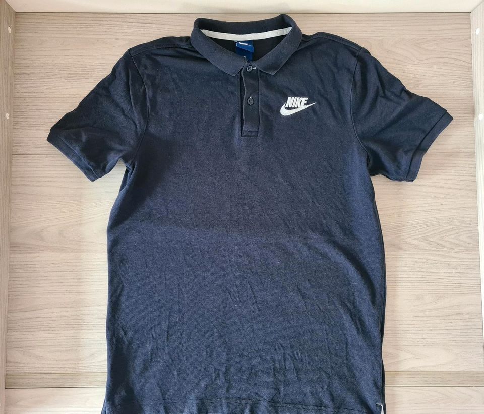 Nike Poloshirt in Größe M in Berlin