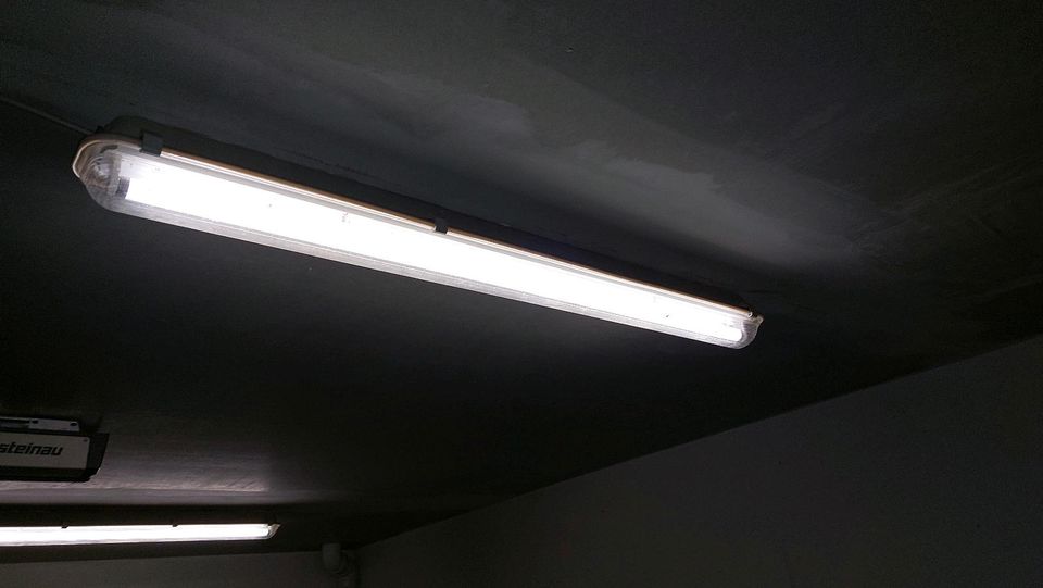 1x Lampe Feuchtraum Garage Leuchtstoffröhre in Greding