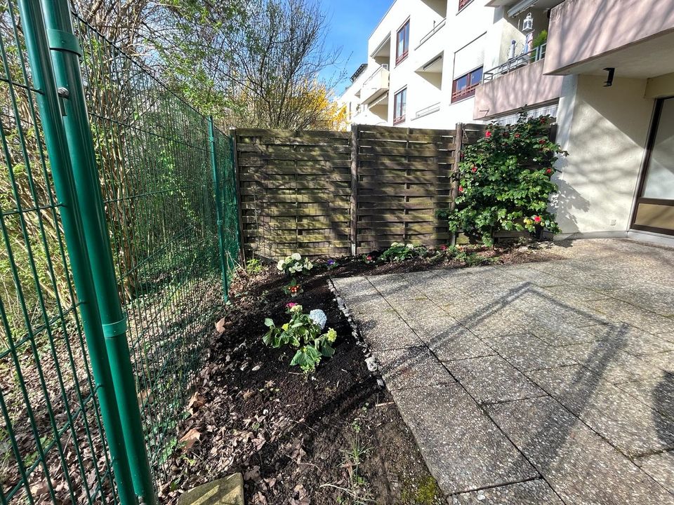 Provisionsfrei! Bezugsfreie 2,5 Zimmer Wohnung KERNSANIERT inkl. Tiefgarage + Garten in Gundelfingen