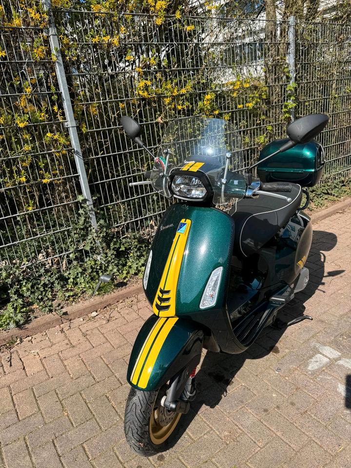 schöne Vespa 125 EZ 04/2022 Sprint Racing Sixties E5 grün in Wiesbaden