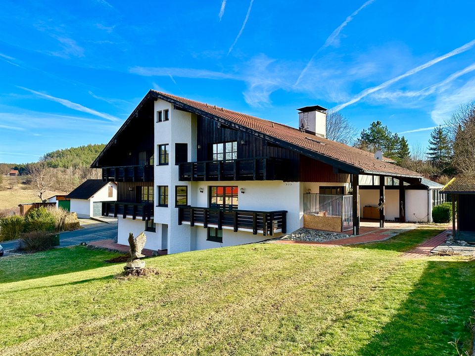 Traumhaftes Architektenhaus im Landhaus-Style mit XXL-Grundstück in Ortsrandlage von Weißenbrunn in Weißenbrunn Kreis Kronach