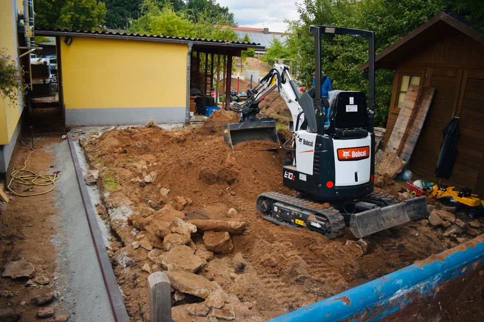 Minibagger mieten mit Fahrer / Abbruch Pool Garten in Fürth