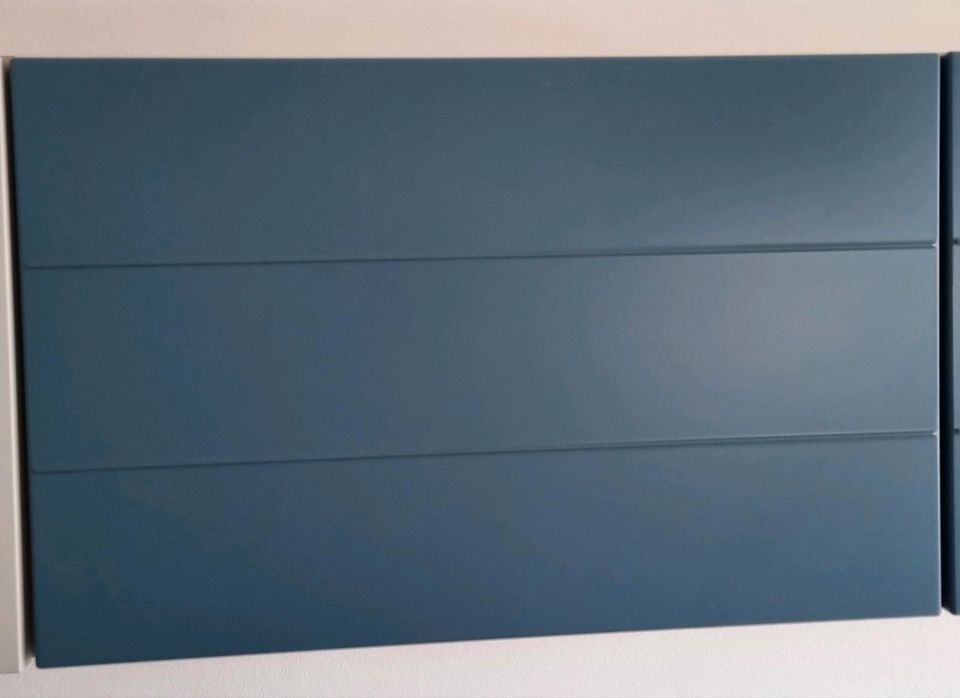Ikea Beståschrank mit blauer Tür in Hamburg