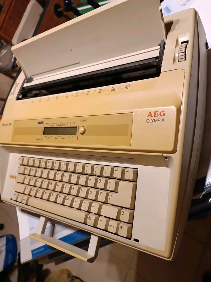 2 Elektrische Schreibmaschinen in Appenweier