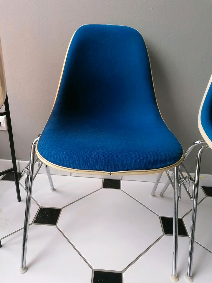 2x Vitra Eames Chair Fiberglas in München