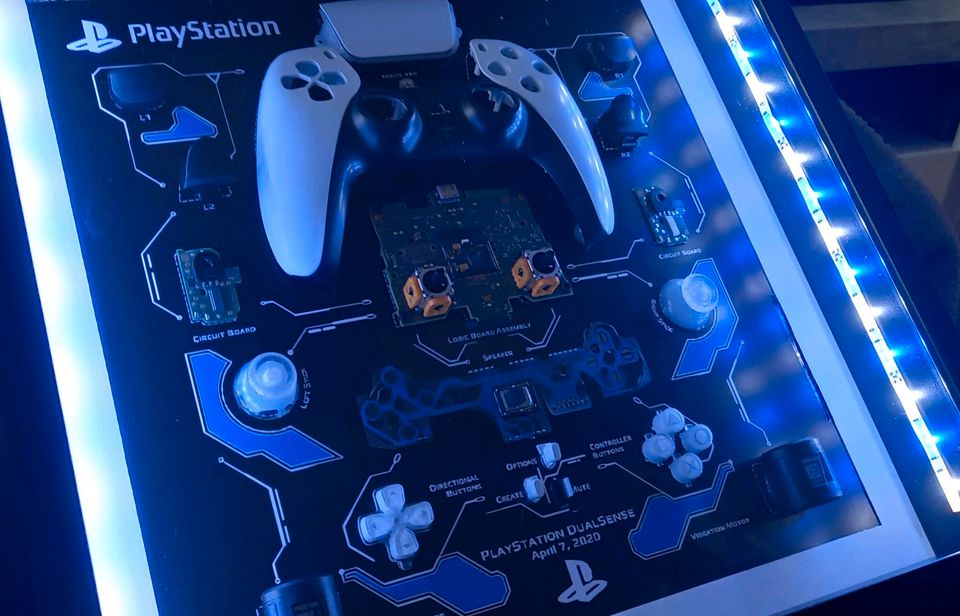 PlayStation PS 4 / 5 Controller im Bilderrahmen Beleuchtet Deko in Leipzig