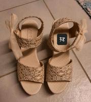 Brautschuh, Glitzersandale, Goldener Schuh Gr.38 Hessen - Lich Vorschau