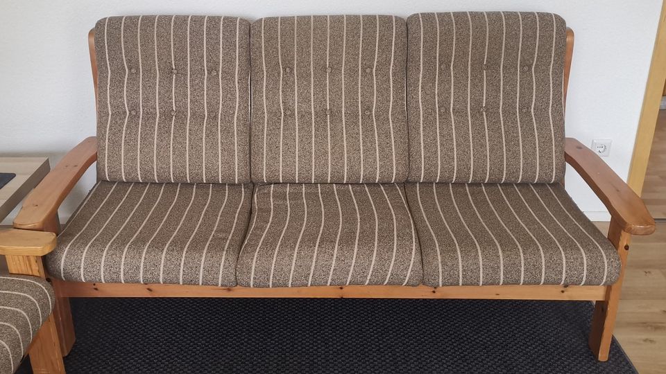 3-Sitzer Sofa/Couch mit Stoffpolster und Holzgestell in Ulm