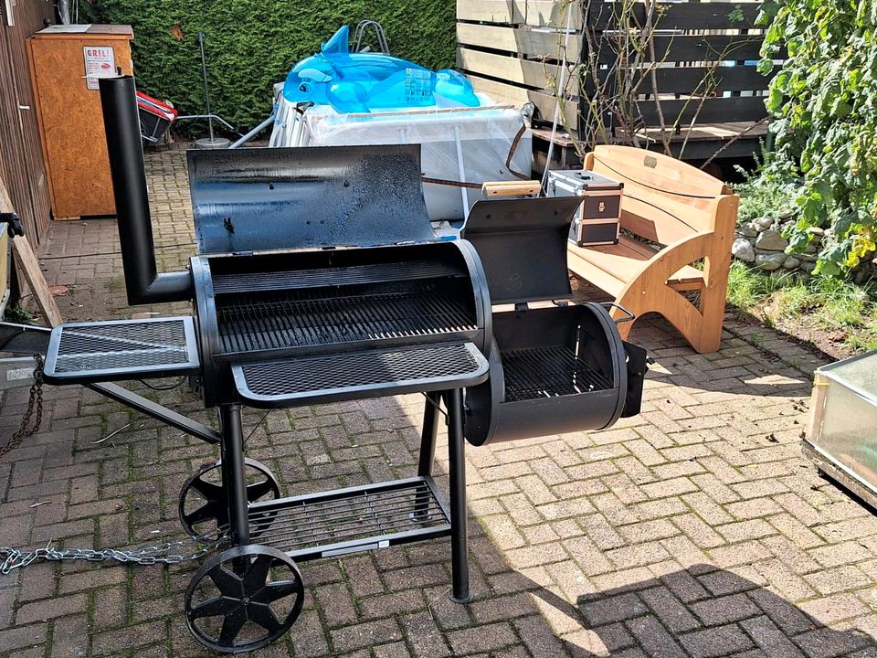 Smoker | Vollguss Eisen | Taino | BBQ | Grill | Holzkohle in Steinen