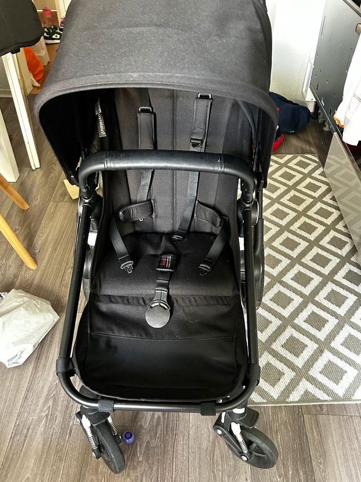 Schwarzer Bugaboo cameleon Kinderwagen in Köln