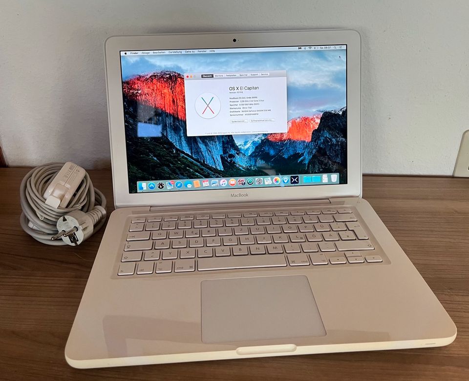 Voll funktionsfähiges Apple MacBook weiß 2009 mit Zubehör in Tübingen