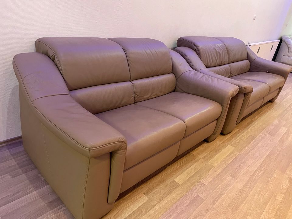 Himolla sitztganitur Couch mit hocker in Gelsenkirchen