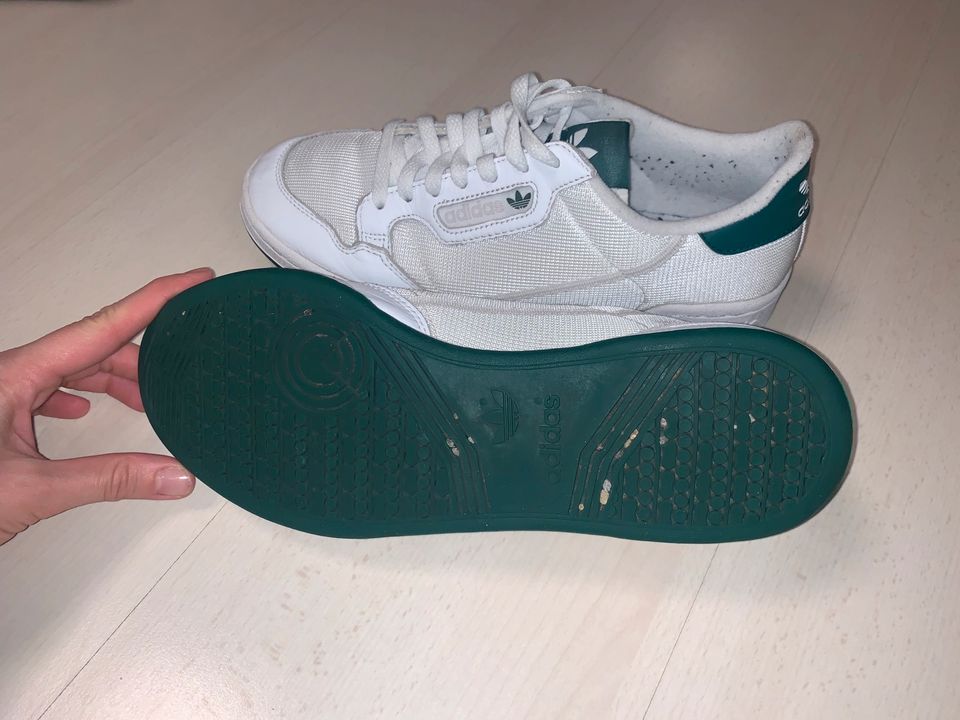 Adidas Schuhe 42 2/3 Sneaker Weiß grün in Rastatt