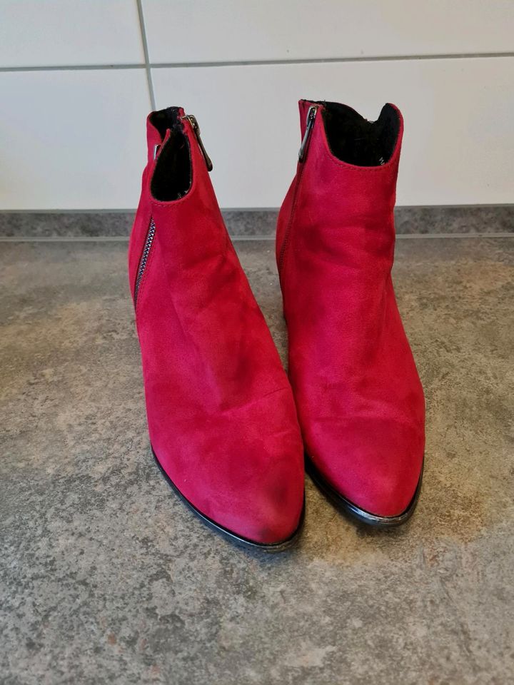 Stiefeletten rot in Gr.41 in Berlin