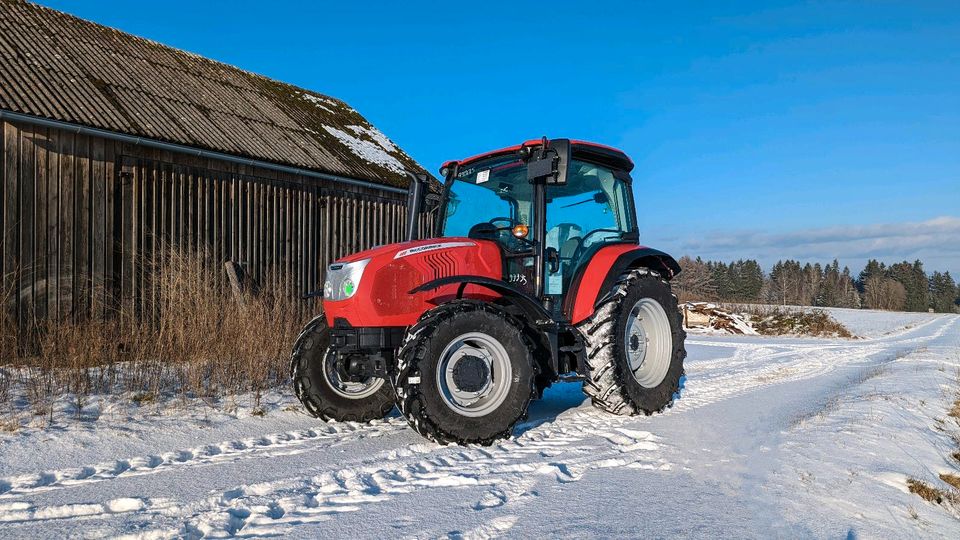 70 PS Allrad Traktor MC Cormick mit Frontlader in Tännesberg