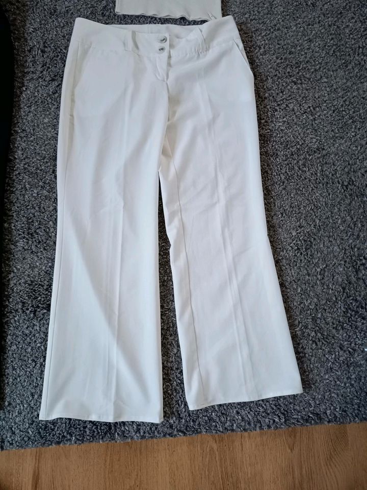 Damen Frühling Business Bekleidungspaket Gr. 38 (Hosen, Blusen) in Wildau