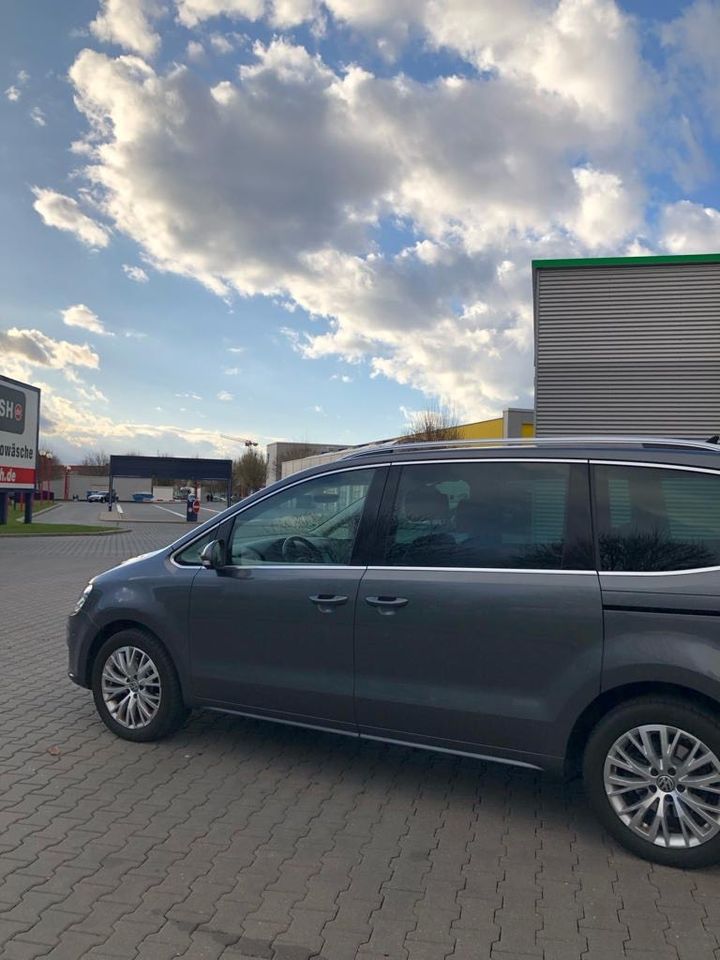 VW Sharan Grau in Nürnberg (Mittelfr)