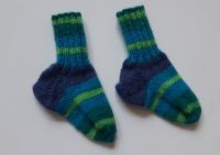 selbstgestrickte Kindersocken Größe 17/18 Baden-Württemberg - Alfdorf Vorschau