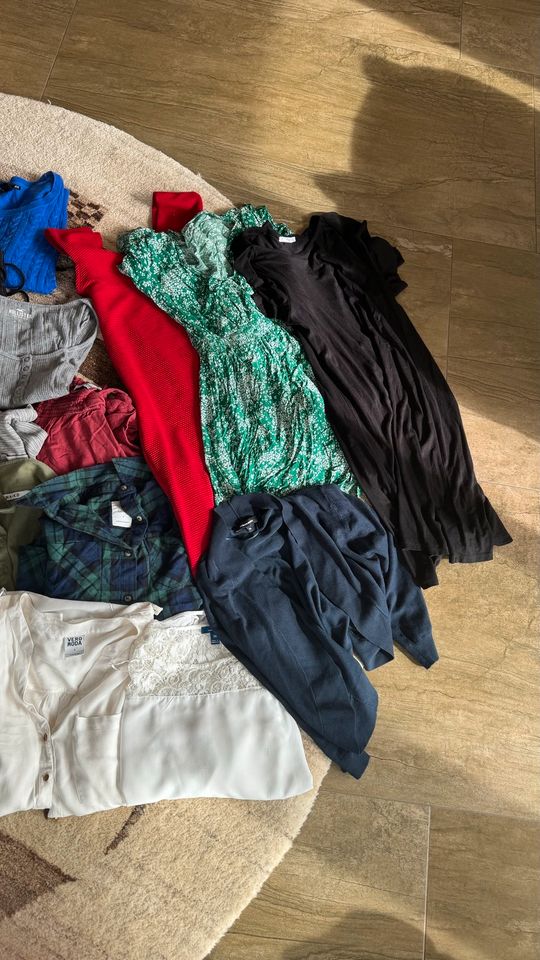 Kleiderpaket Damen Gr. S/M Hollister, Esprit, Zara, Subdued… in Taunusstein