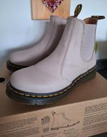 DR. MARTENS CHELSEA BOOTS VIRGINIA IN TAUPE GR. 39, NEU Nordrhein-Westfalen - Gütersloh Vorschau