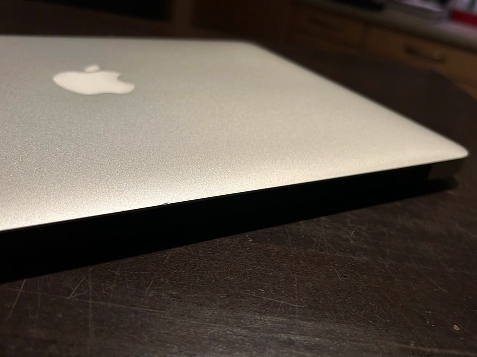 MacBook Air 2017, 13,3 Zoll, i5, 8 GB, 256 GB SSD in Nübbel