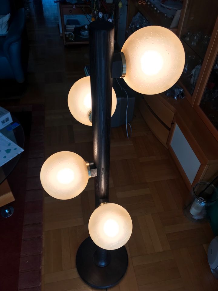 Stehlampe in Holz Ausführung in Süßen