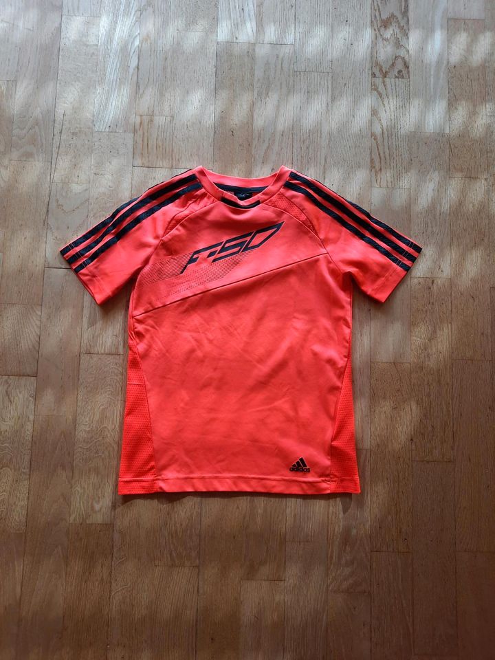 Sport-Shirt von ADIDAS Gr. 140 in Schöppenstedt