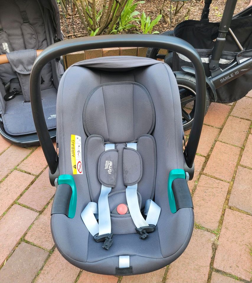 Britax Römer Kinderwagen, Babyschale Set Smile 3 Midnight Grey in Wuppertal