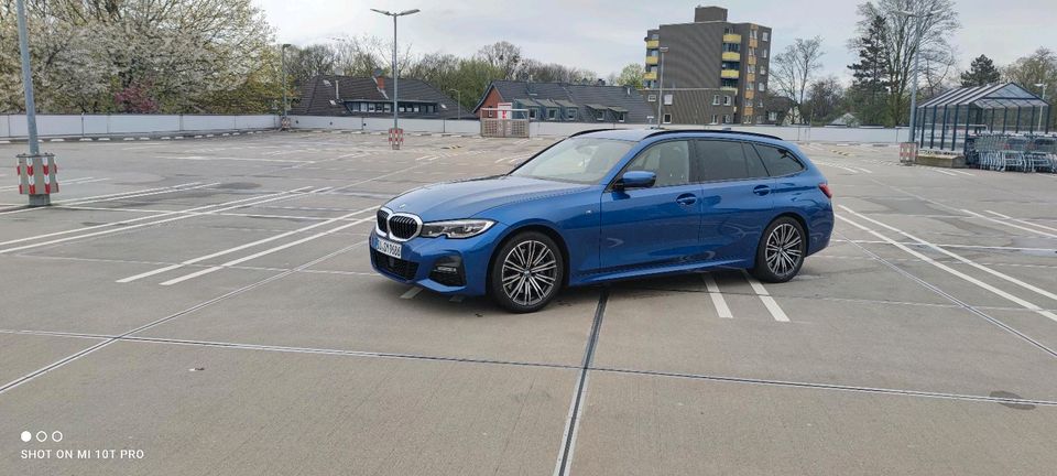 BMW 330D M Paket Garantie 02/2026 Portimao Blau in Köln