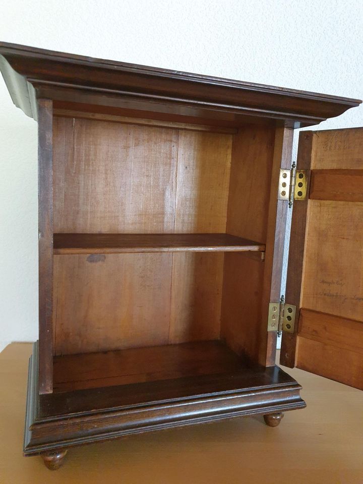 Kleiner Wandschrank, antik in Leipzig