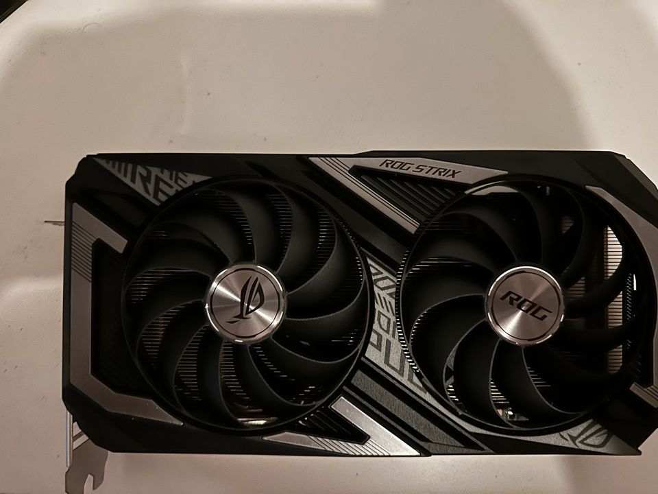 Asus ROG RX6600XT in Weener