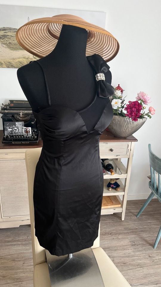 Tiffany Kleid abiball kleines schwarzes vintage Abend elegant in Bad Schwartau