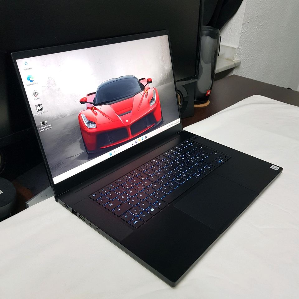 Laptop Razer Blade 15 Gaming. RTX 2060 6G/intel i7/144Hz/16GB/SSD in Düsseldorf