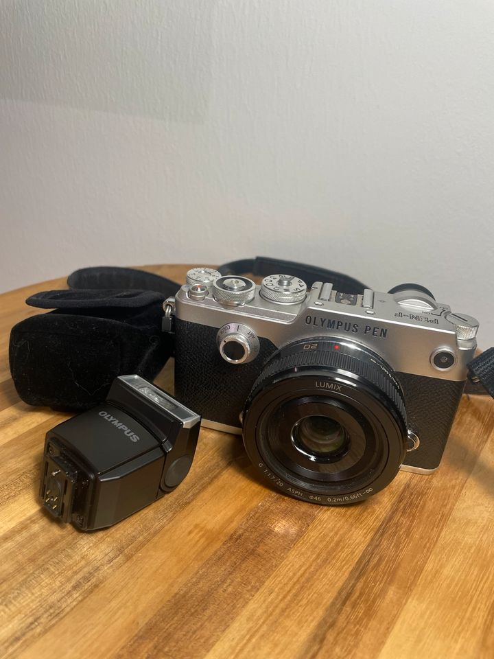 Olympus Pen F Kamera | Body mit Blitz + OVP in Hannover