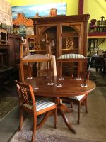 Esszimmermöbel, Tisch mit Stühlen, englischer Stil. Metallfüße Schleswig-Holstein - Flintbek Vorschau