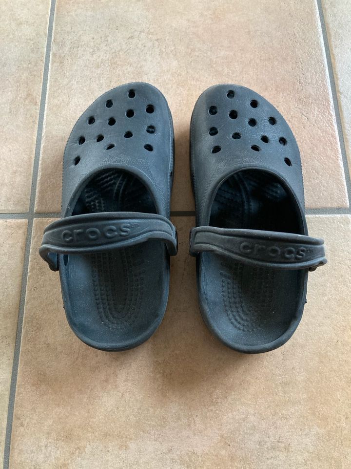 Crocs  2 paar Größe 4-5 XS und 5-7 blau schwarz top wie neu in Lohfelden